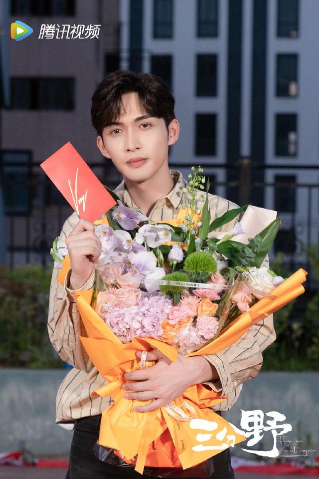 《三分野》杀青，张彬彬晒照告别角色，与吴倩开心合影画面很养眼休闲区蓝鸢梦想 - Www.slyday.coM