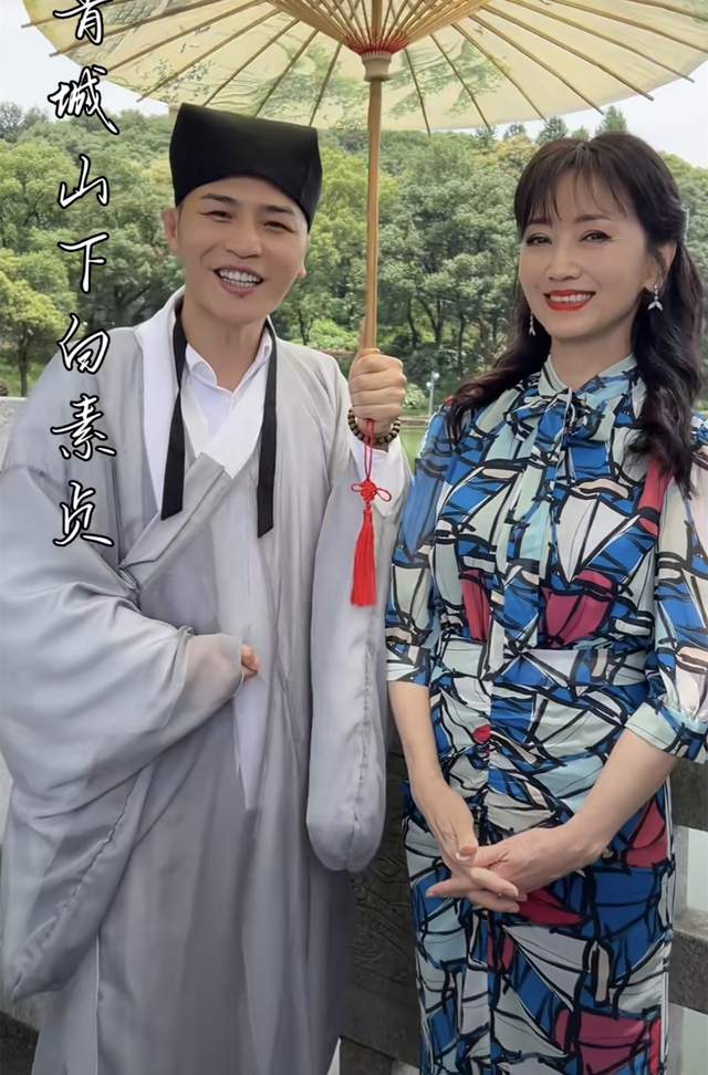 网红衣哥捐30万救重度烫伤儿童带现金探望会竭尽全力帮助孩子