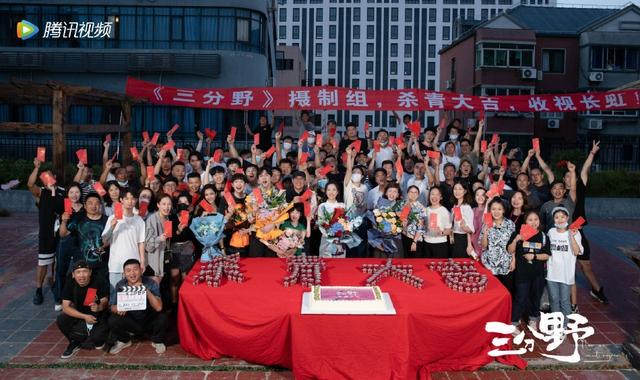 《三分野》杀青，张彬彬晒照告别角色，与吴倩开心合影画面很养眼休闲区蓝鸢梦想 - Www.slyday.coM