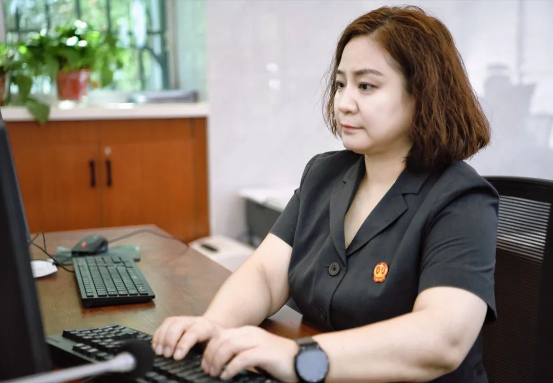 咸阳中院张丽艳不忘军人使命做好人民法官