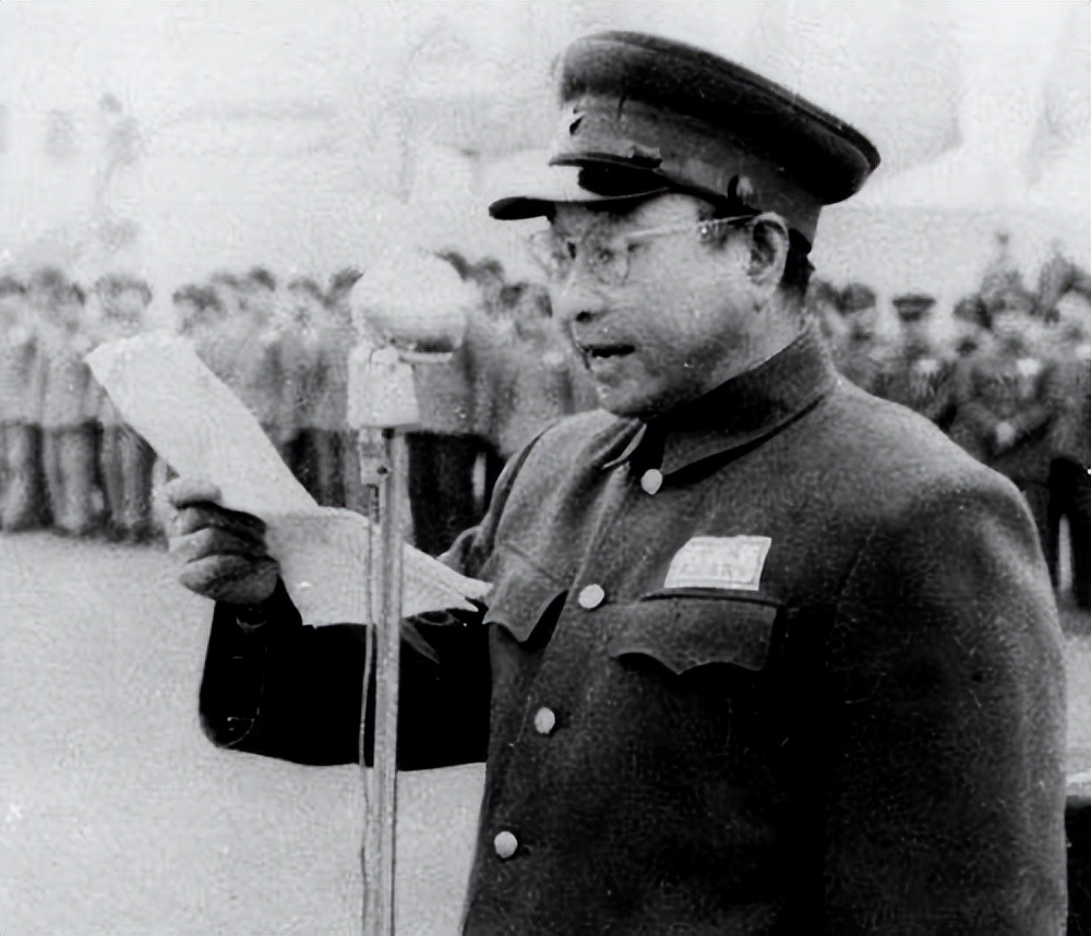 左太北一听,非常高兴,赶紧给陈赓敬了一个礼,激动得说不出话来.