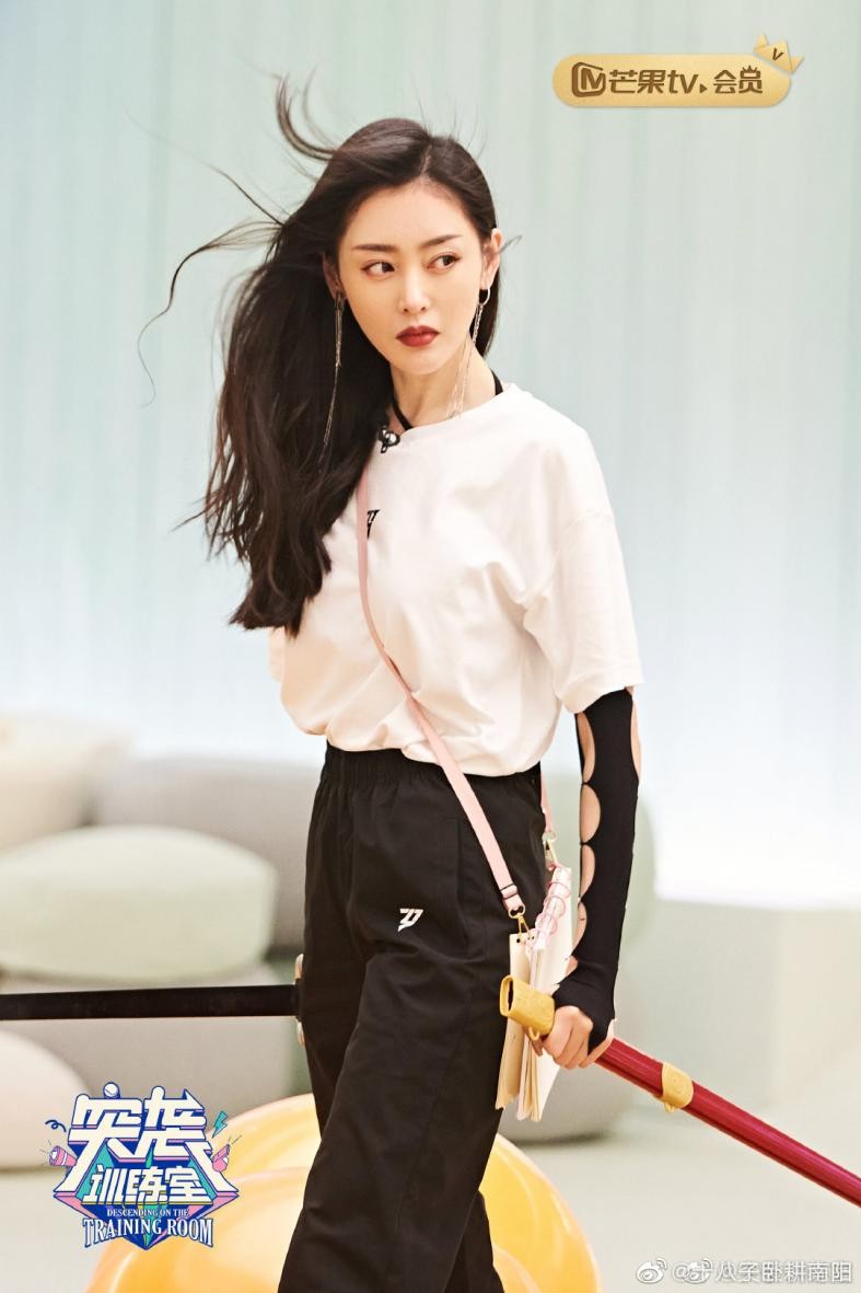 狗仔镜头里的张天爱,也太好看了吧!这不就是文艺片女主角吗休闲区蓝鸢梦想 - Www.slyday.coM 狗仔镜头里的张天爱,也太好看了吧!这不就是文艺片女主角吗休闲区蓝鸢梦想 - Www.slyday.coM