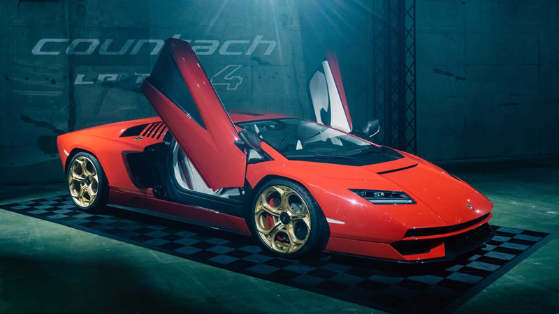 这台登陆日本的兰博基尼countach lpi 800-4采用了红色外观涂装搭配
