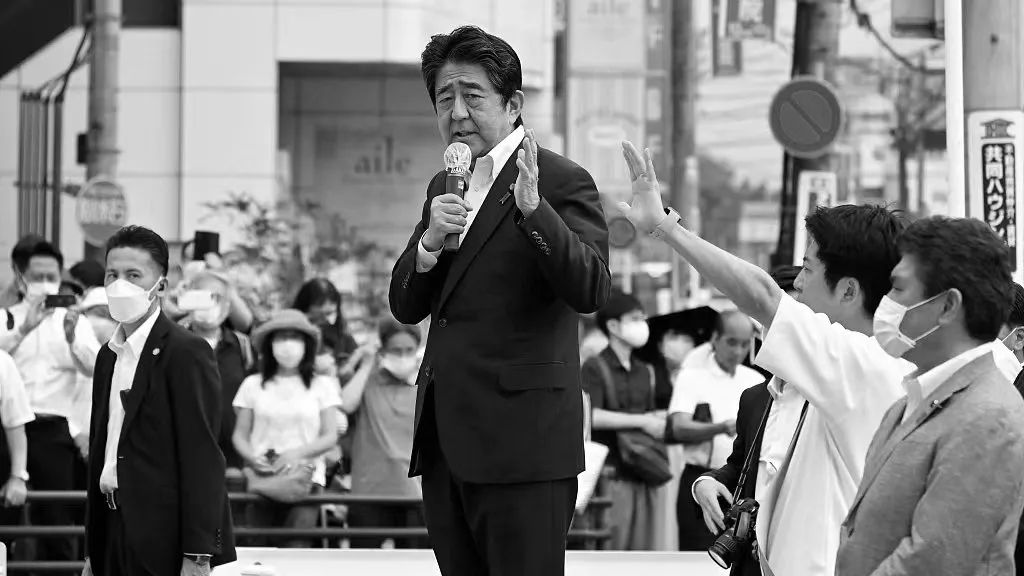 日媒：安倍晋三遭枪击后在医院不治身亡休闲区蓝鸢梦想 - Www.slyday.coM