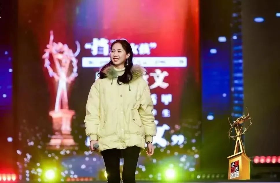 一个打耳洞都怕疼的姑娘，为同学挡了8刀……休闲区蓝鸢梦想 - Www.slyday.coM