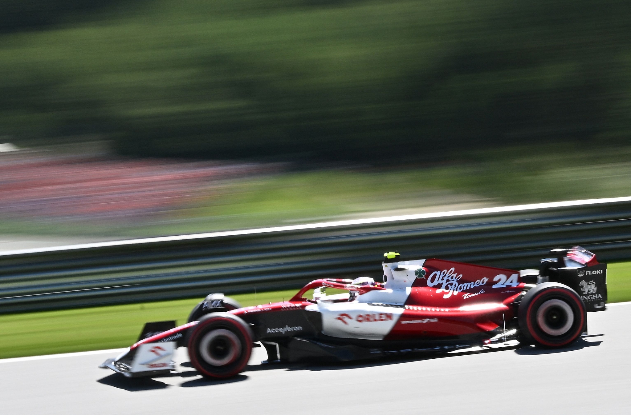 赛车周冠宇亮相f1奥地利大奖赛练习赛