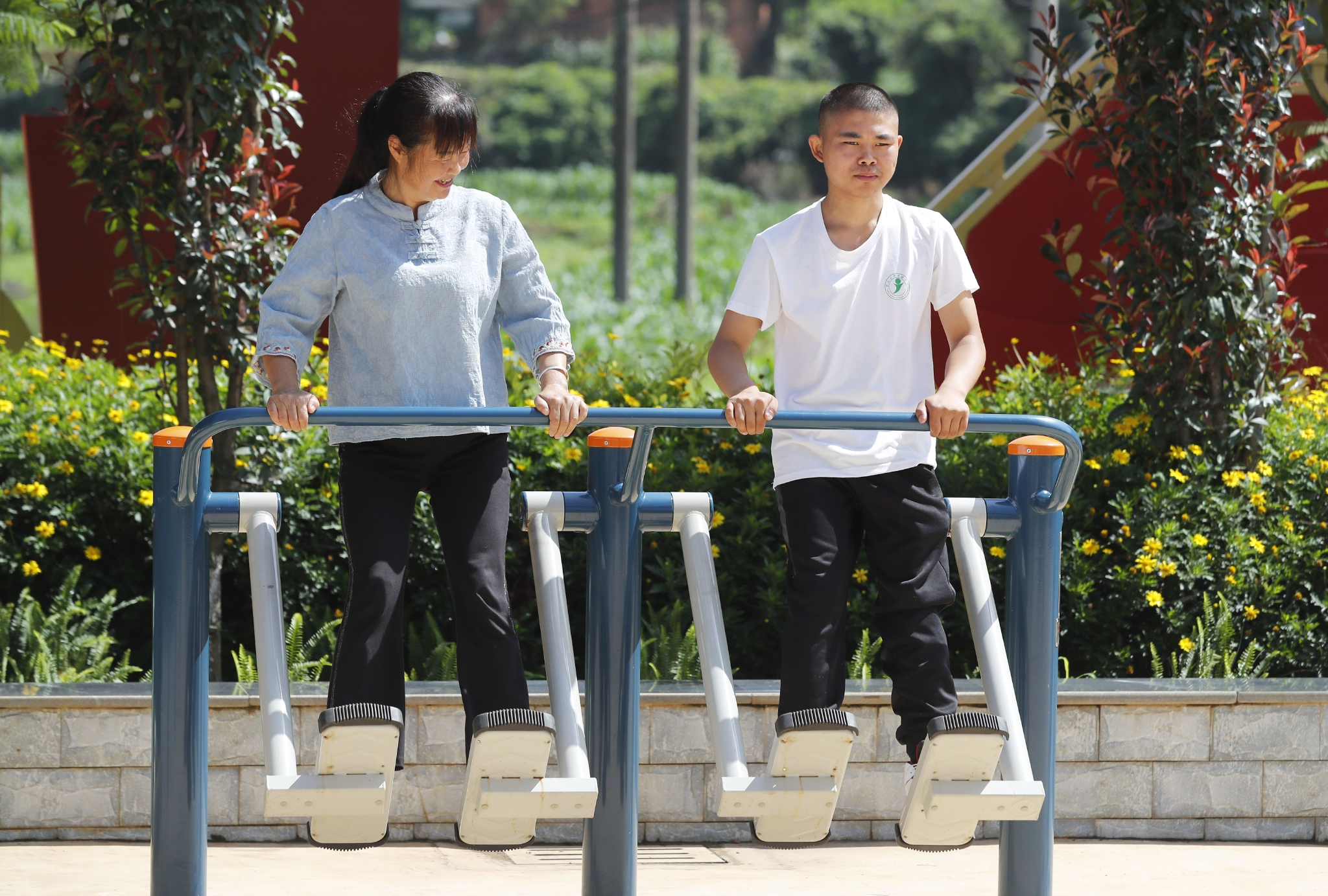 云南：小山村藏大爱，王家滩22年养育1560多名孤残儿童休闲区蓝鸢梦想 - Www.slyday.coM