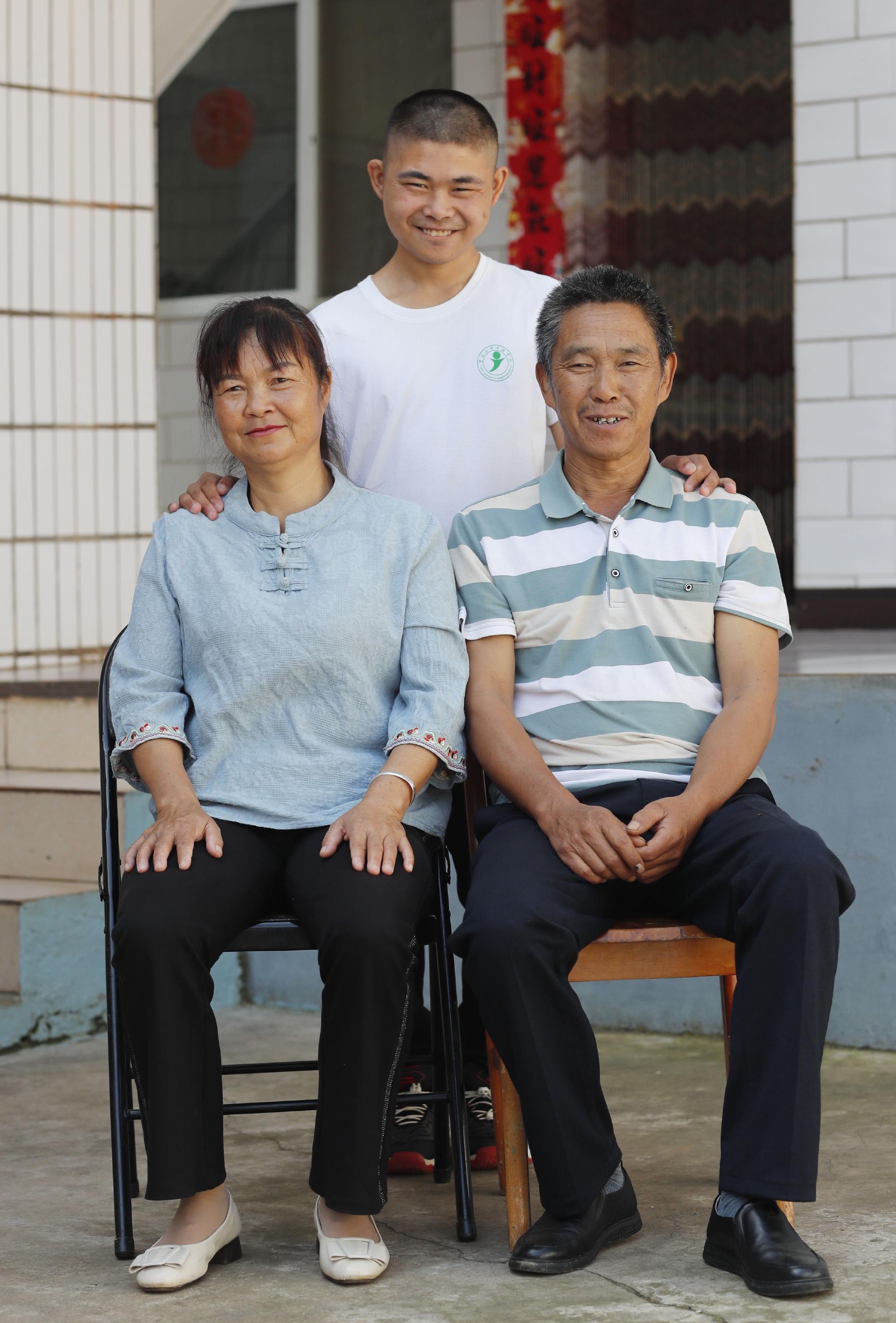 云南：小山村藏大爱，王家滩22年养育1560多名孤残儿童休闲区蓝鸢梦想 - Www.slyday.coM