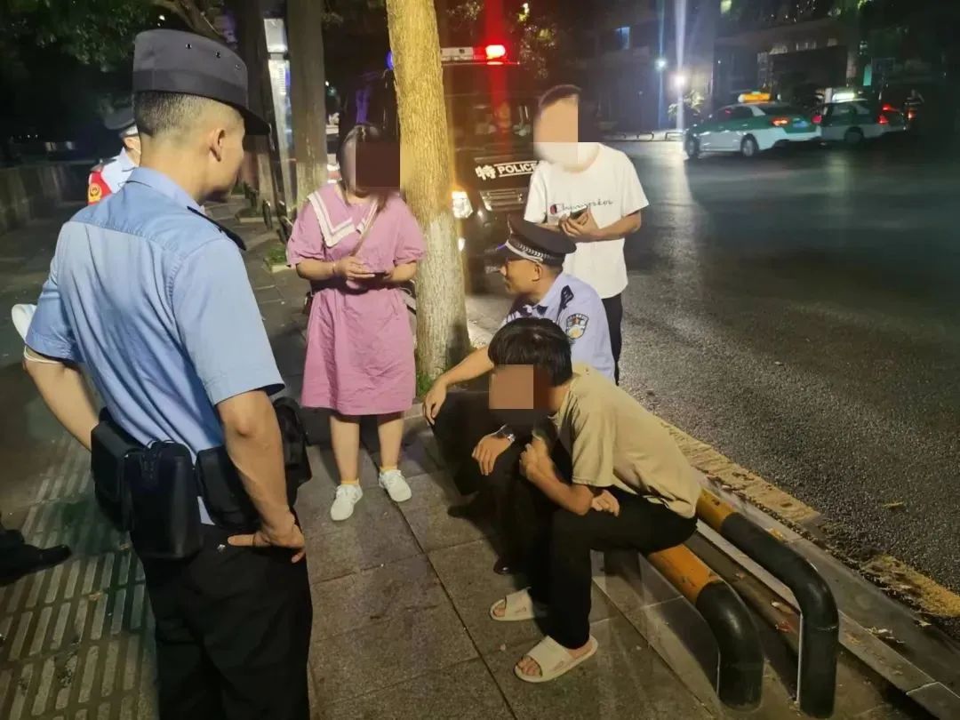 凌晨，九江民警化身心理辅导员，一夜连救两名轻生男子！休闲区蓝鸢梦想 - Www.slyday.coM
