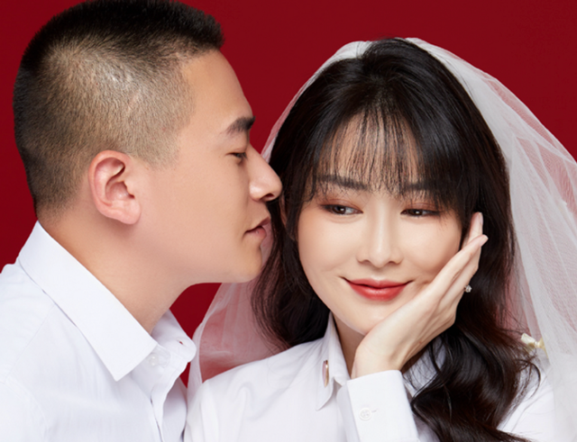 黑魔仙小月怀孕!与小十岁老公修成正果,六一节两人官宣结婚|演员_新浪新闻