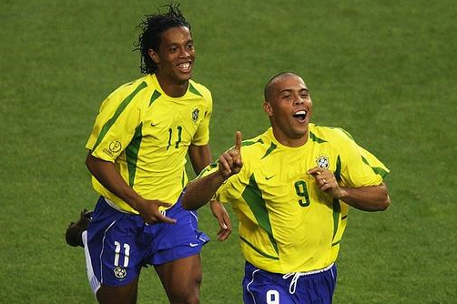 巴西2大巨星退役后的大罗和小罗走上了不同的人生道路