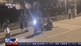 一个打耳洞都怕疼的姑娘，为同学挡了8刀……休闲区蓝鸢梦想 - Www.slyday.coM