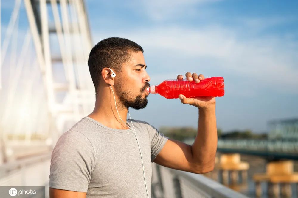 起上一个好名字,再跟那些激动人心的运动场景搭配,这几乎是功能性饮料