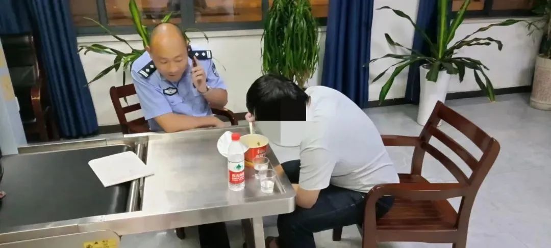 凌晨，九江民警化身心理辅导员，一夜连救两名轻生男子！休闲区蓝鸢梦想 - Www.slyday.coM