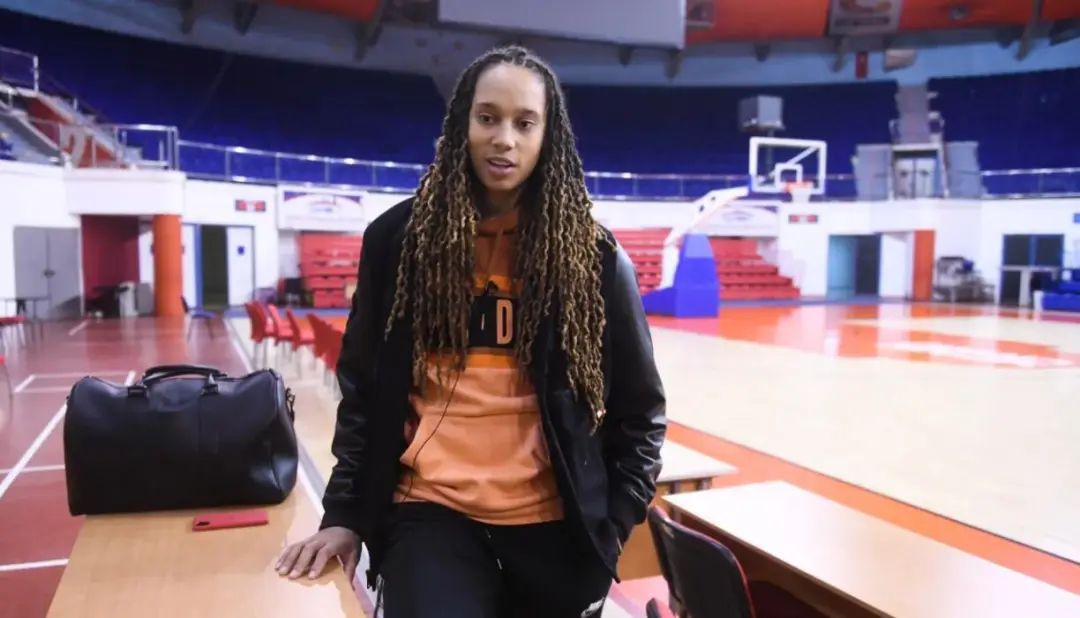 美国女篮球星在俄罗斯认罪了