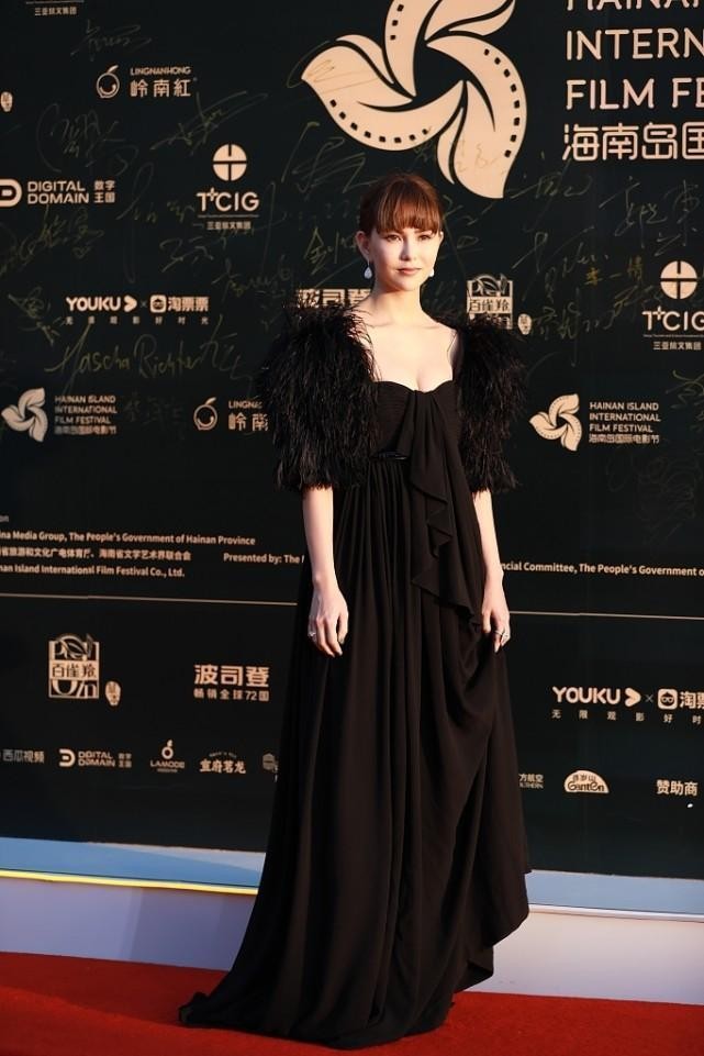 周杰伦的妻子身材也太好了吧，穿一身简约的复古公主裙，却很吸睛休闲区蓝鸢梦想 - Www.slyday.coM