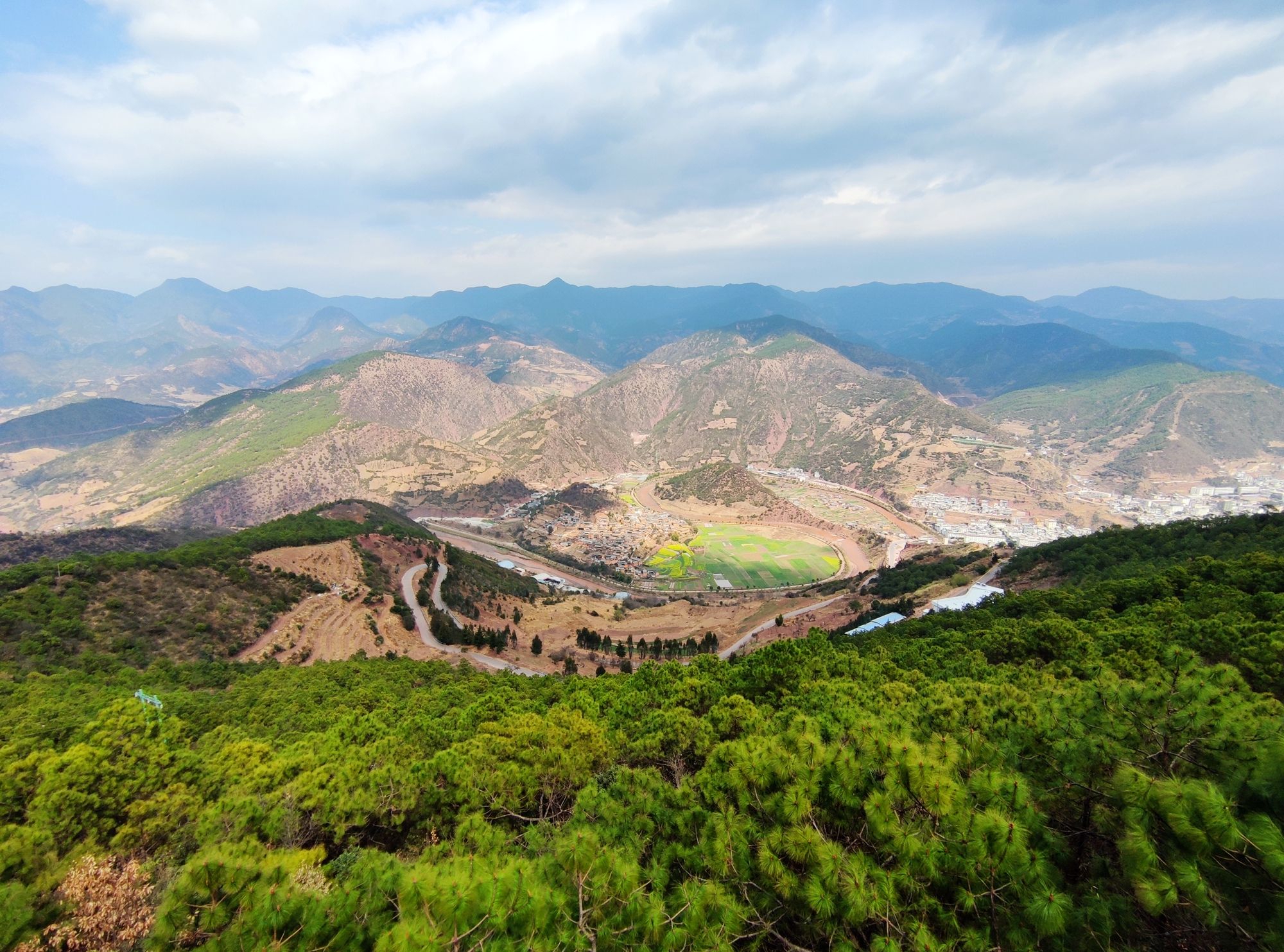 去距离大理古镇190多公里的云龙县看看神秘的太极图
