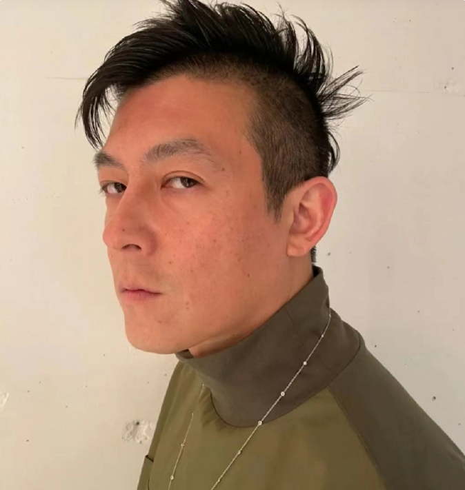 陈冠希夫妇带娃出席活动女儿穿花裙子超可爱秦舒培超模范抢眼