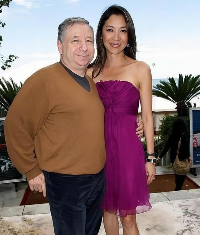 杨紫琼罕见秀恩爱为好友庆生被76岁法拉利总裁未婚夫贴脸搂肩