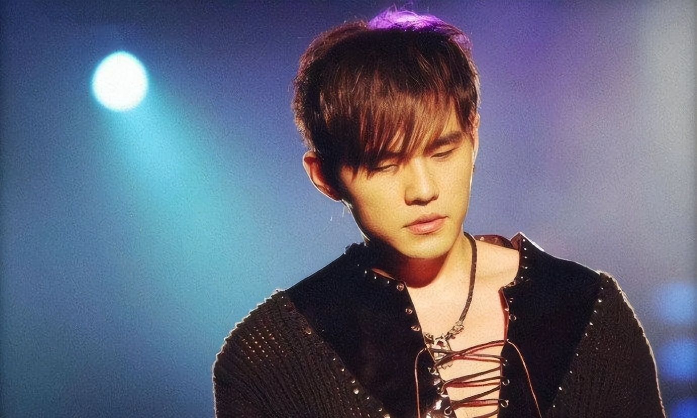 周杰伦早年认为自己唱歌不好听,完全没想过做歌手,新专辑大火