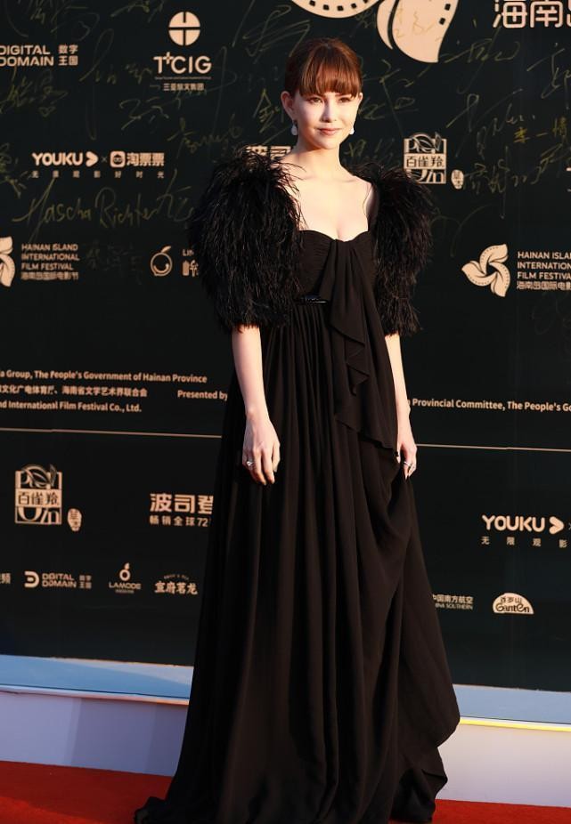 周杰伦的妻子身材也太好了吧，穿一身简约的复古公主裙，却很吸睛休闲区蓝鸢梦想 - Www.slyday.coM