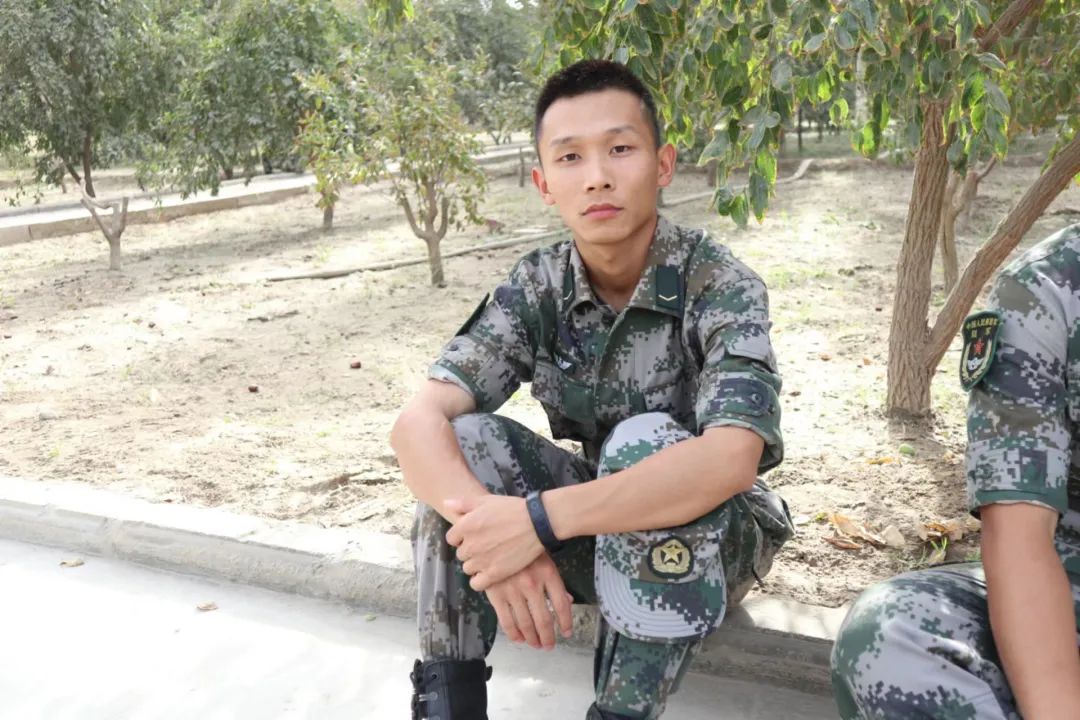 励志！外卖小哥送餐路上收到上海交大硕士录取通知书！同事都叫他“阿甘”……休闲区蓝鸢梦想 - Www.slyday.coM