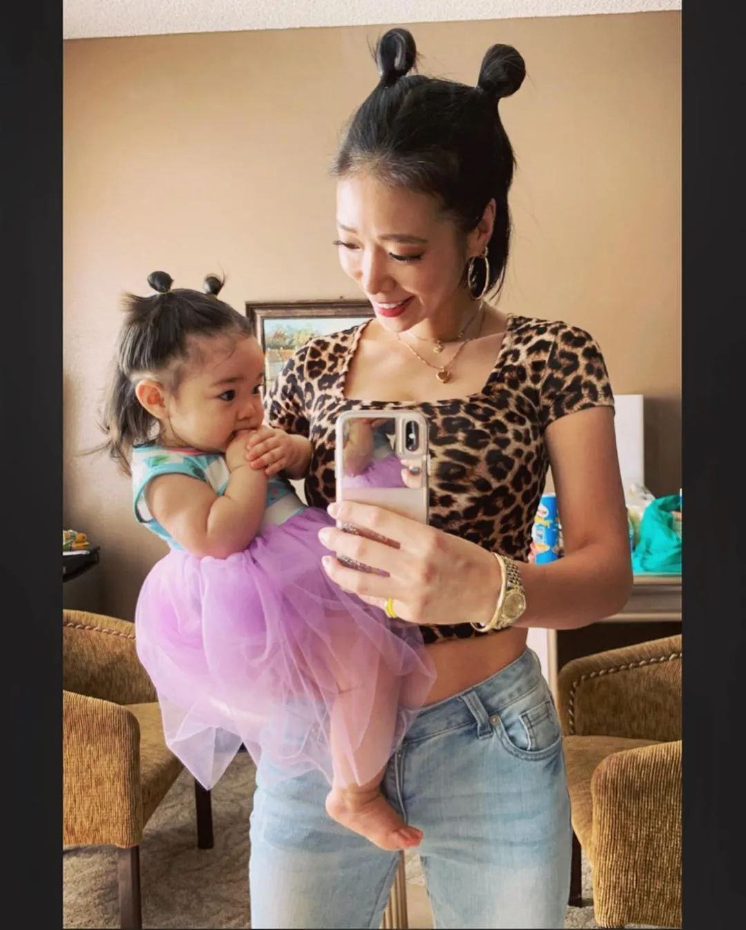 女子因太性感被骂上热搜：都当妈了还穿成这样？休闲区蓝鸢梦想 - Www.slyday.coM