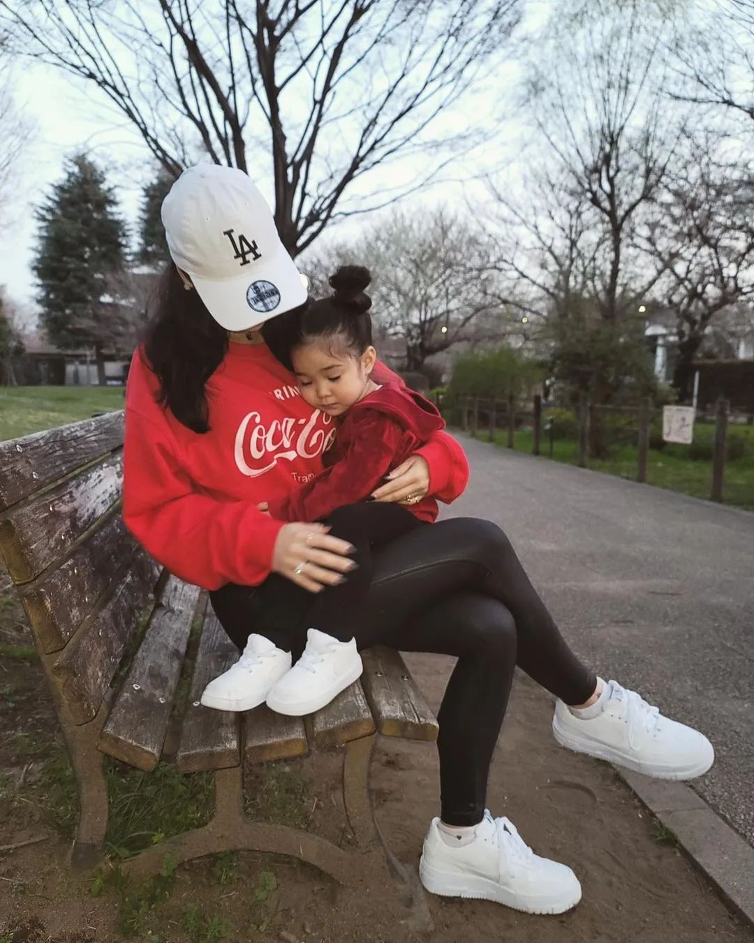 女子因太性感被骂上热搜：都当妈了还穿成这样？休闲区蓝鸢梦想 - Www.slyday.coM