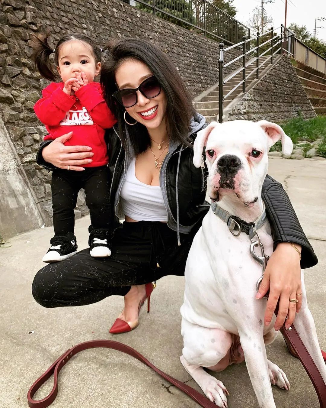 女子因太性感被骂上热搜：都当妈了还穿成这样？休闲区蓝鸢梦想 - Www.slyday.coM