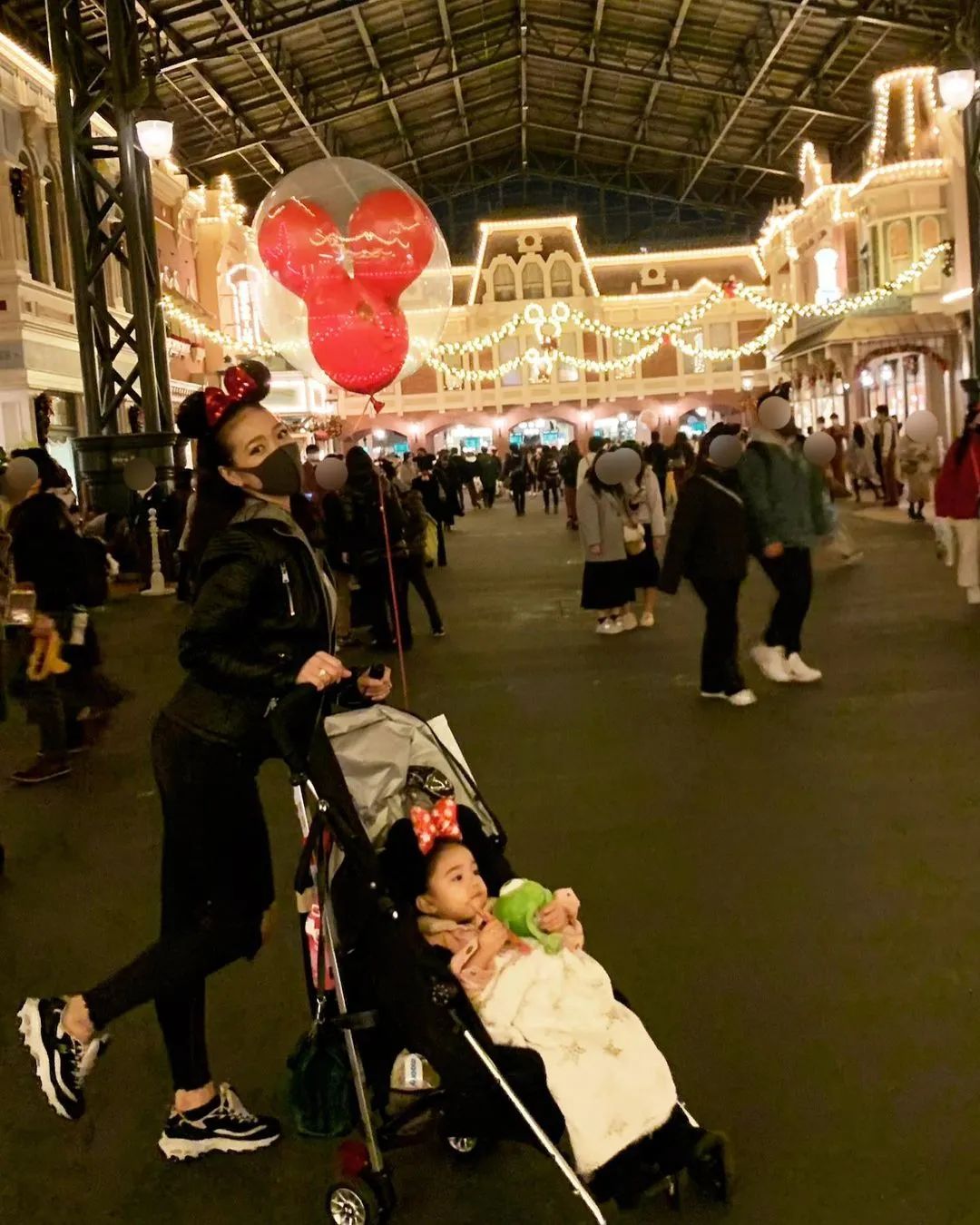 女子因太性感被骂上热搜：都当妈了还穿成这样？休闲区蓝鸢梦想 - Www.slyday.coM