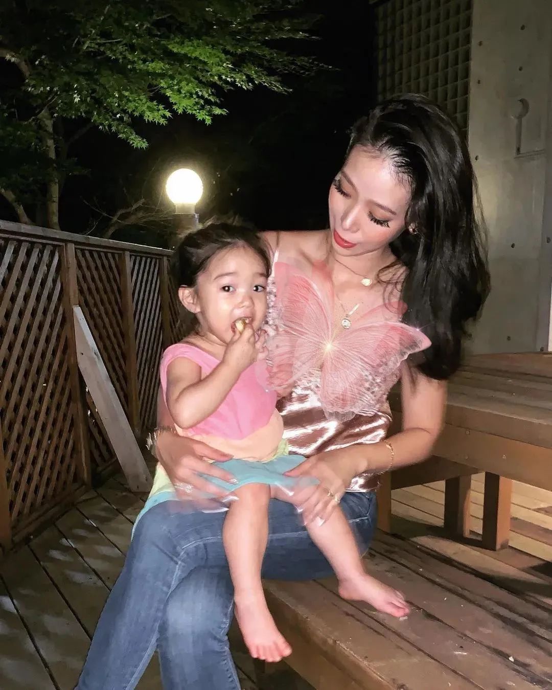 女子因太性感被骂上热搜：都当妈了还穿成这样？休闲区蓝鸢梦想 - Www.slyday.coM