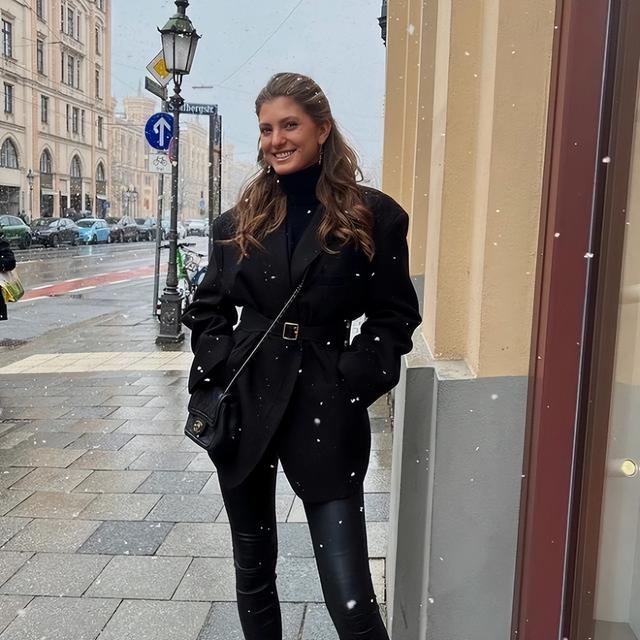 45岁巴拉克与已故儿子的21岁模特朋友度假 曾公开拥吻却否认恋情休闲区蓝鸢梦想 - Www.slyday.coM