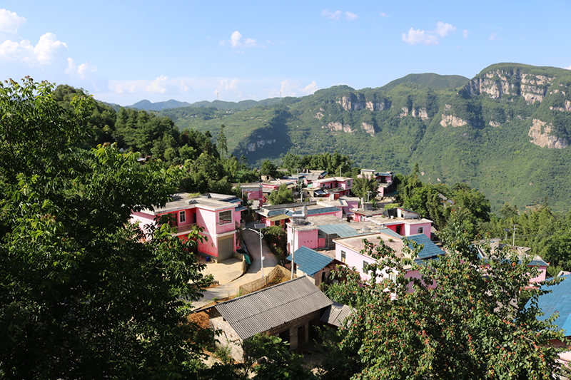 彝良略落寨的美丽蝶变