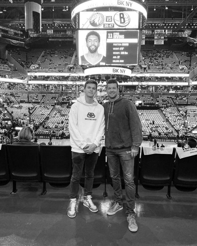 45岁巴拉克与已故儿子的21岁模特朋友度假 曾公开拥吻却否认恋情休闲区蓝鸢梦想 - Www.slyday.coM