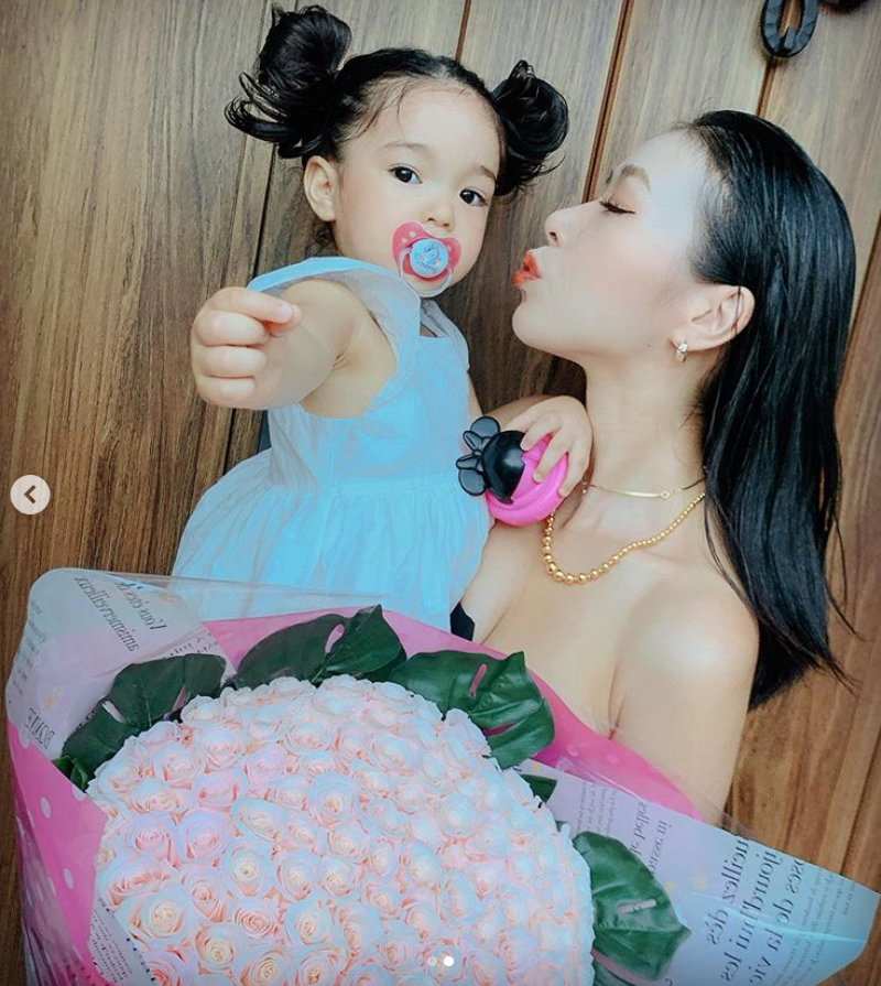 女子因太性感被骂上热搜：都当妈了还穿成这样？休闲区蓝鸢梦想 - Www.slyday.coM