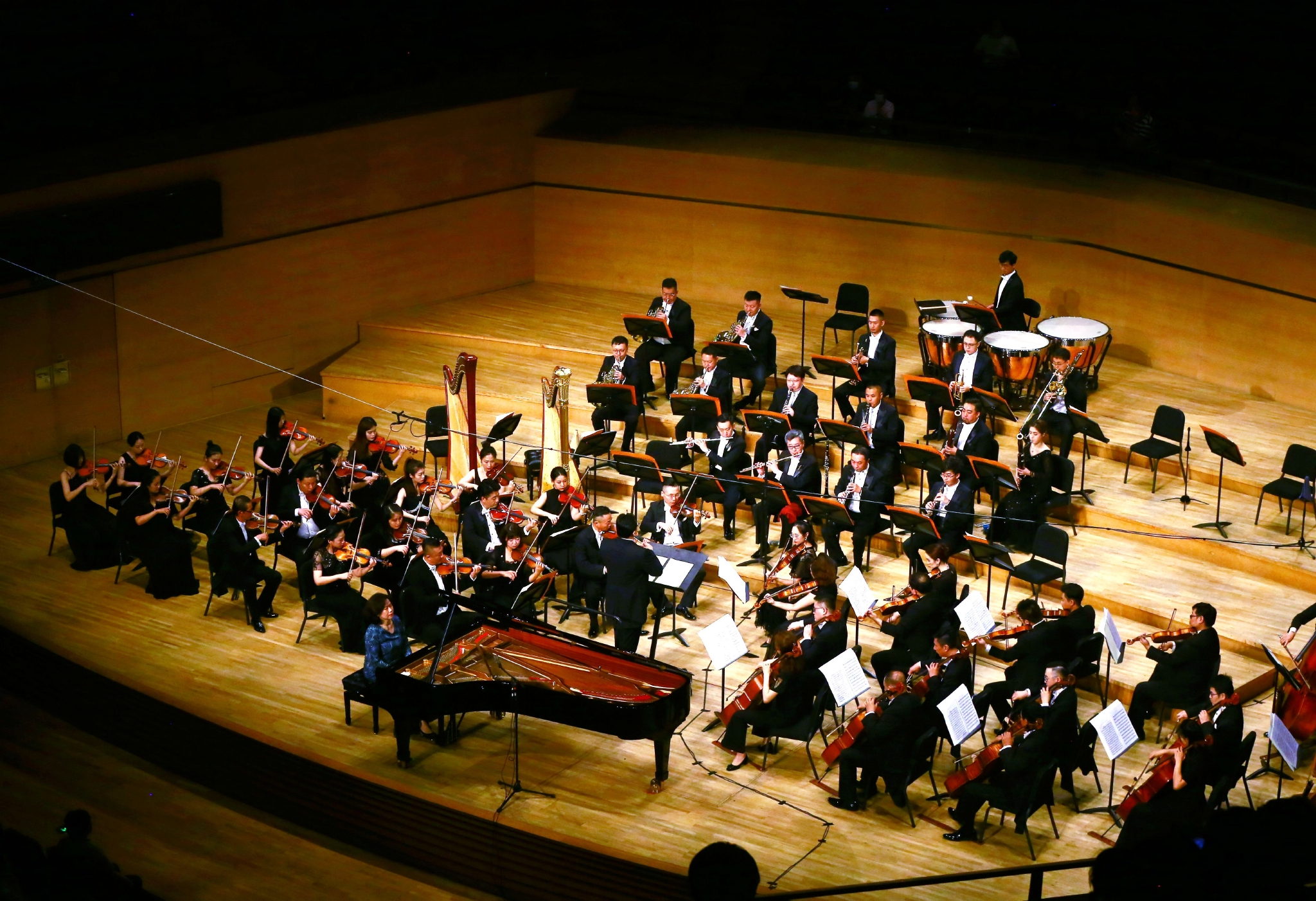 梦幻极境丨国际钢琴家克劳迪娅杨激情奏响天津歌舞剧院交响音乐会