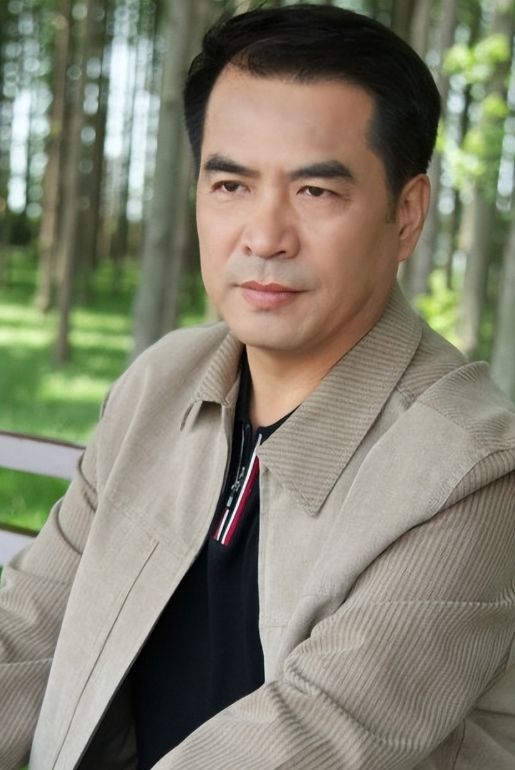 演员廖京生:二婚娶了何睛为妻,用爱温暖继子,成了良夫慈父|廖京生