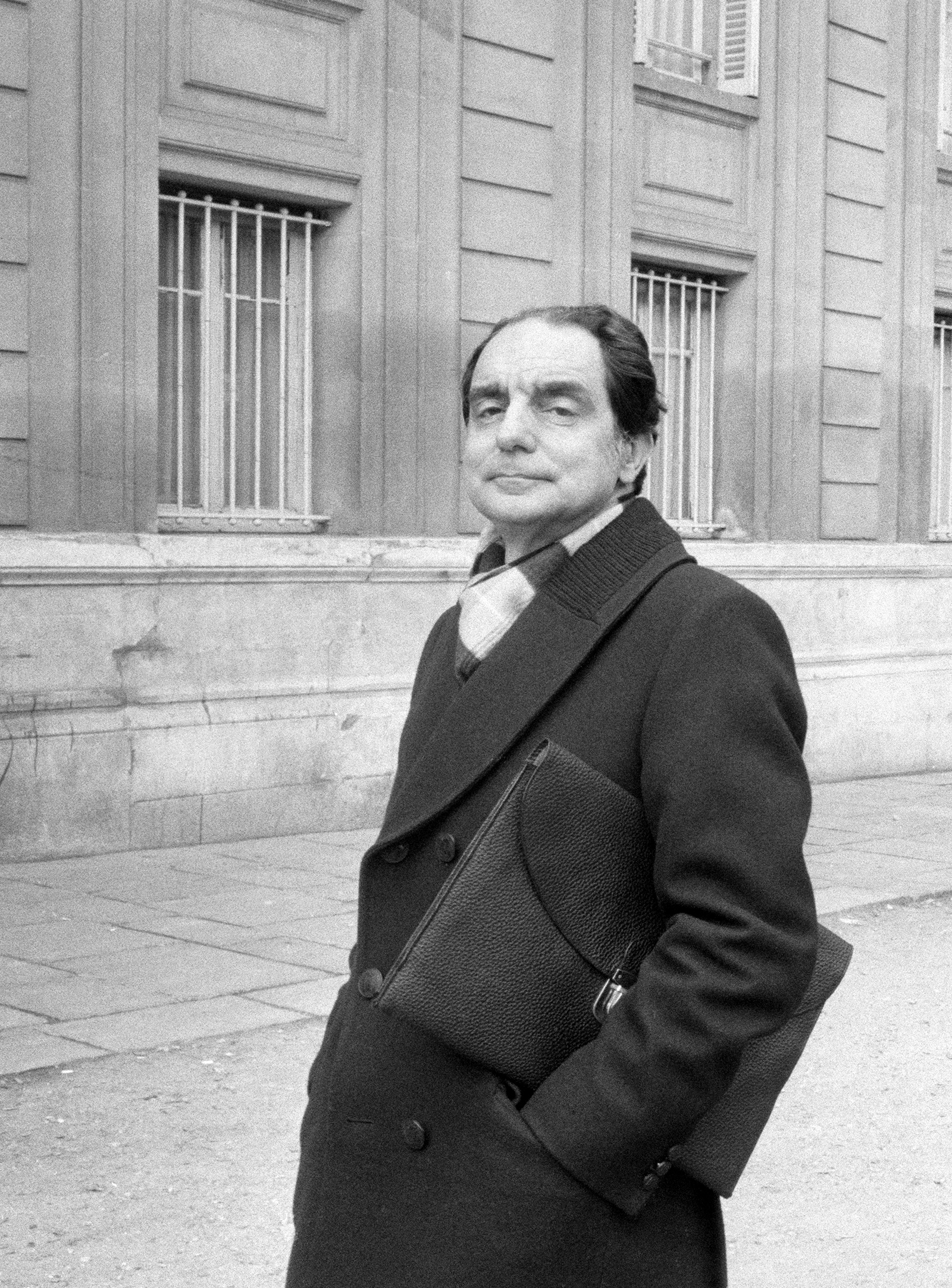 卡尔维诺不再写严肃小说,是因为"我们所生活的这个世界的恐怖"|通往