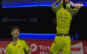 小领口就安全多了，撕都撕不开