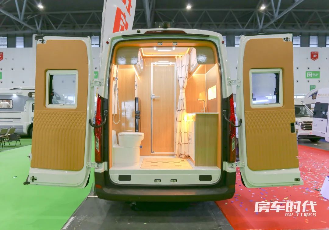 悦胜v90b型房车豪华内饰配电动吊床后置厨卫设计