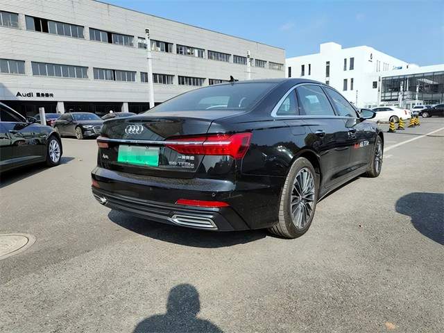 车300：这辆奥迪6.7秒破百，油耗2.1升，直降7万，月销仅181台休闲区蓝鸢梦想 - Www.slyday.coM