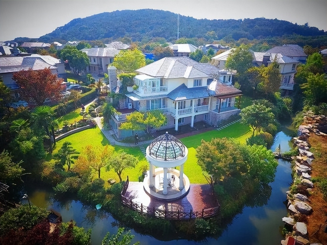 网传张艺谋被易烊千玺连累,3000万低价卖别墅?陈婷发微博否认了休闲区蓝鸢梦想 - Www.slyday.coM 网传张艺谋被易烊千玺连累,3000万低价卖别墅?陈婷发微博否认了休闲区蓝鸢梦想 - Www.slyday.coM