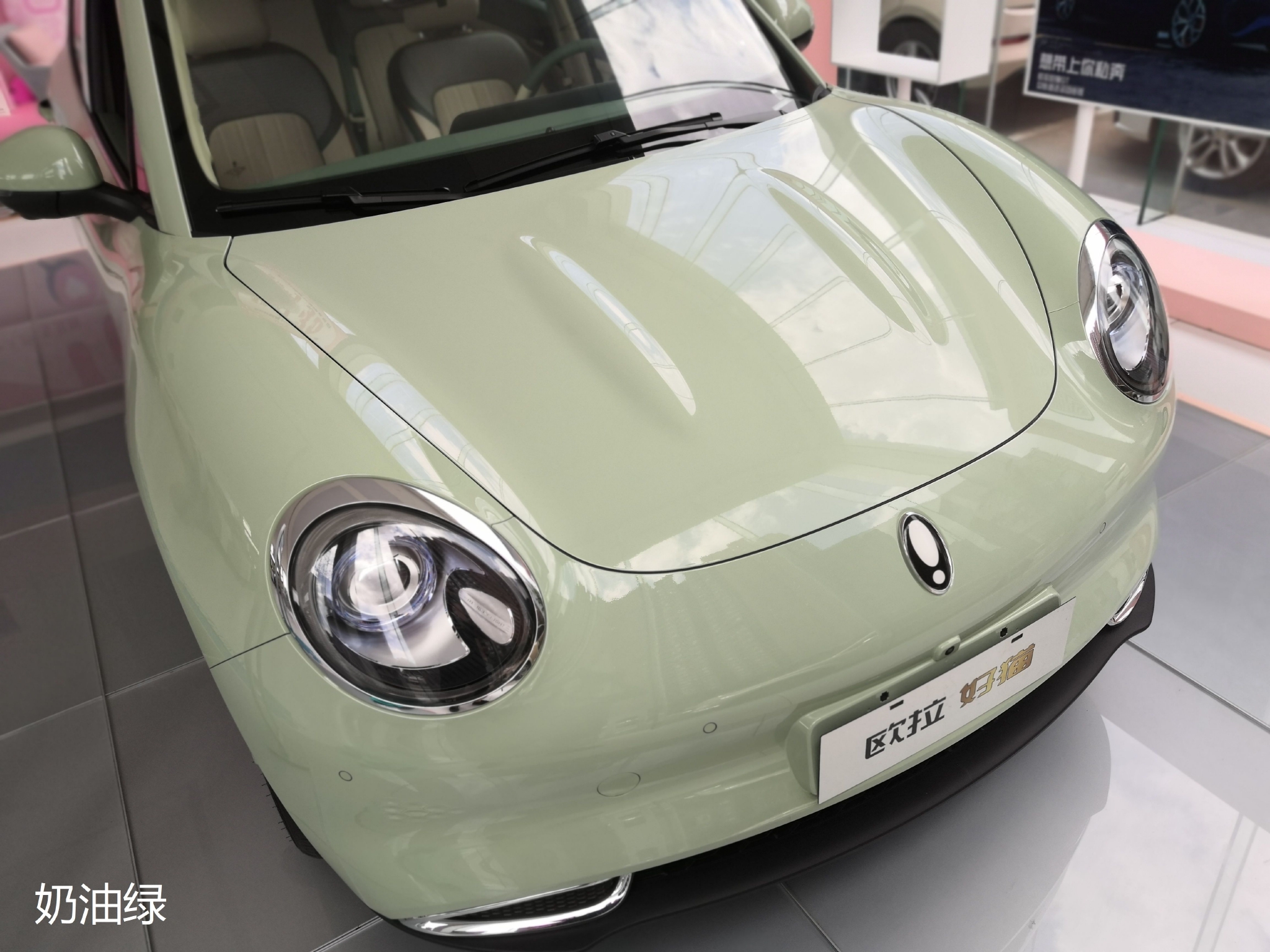 更懂小姐姐的电动车,实拍2022款欧拉好猫莫兰迪版-新浪汽车