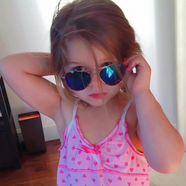 小七被宠成公主11岁生日哥哥们排队送祝福,她穿碎花裙胖乎乎超萌休闲区蓝鸢梦想 - Www.slyday.coM 小七被宠成公主11岁生日哥哥们排队送祝福,她穿碎花裙胖乎乎超萌休闲区蓝鸢梦想 - Www.slyday.coM