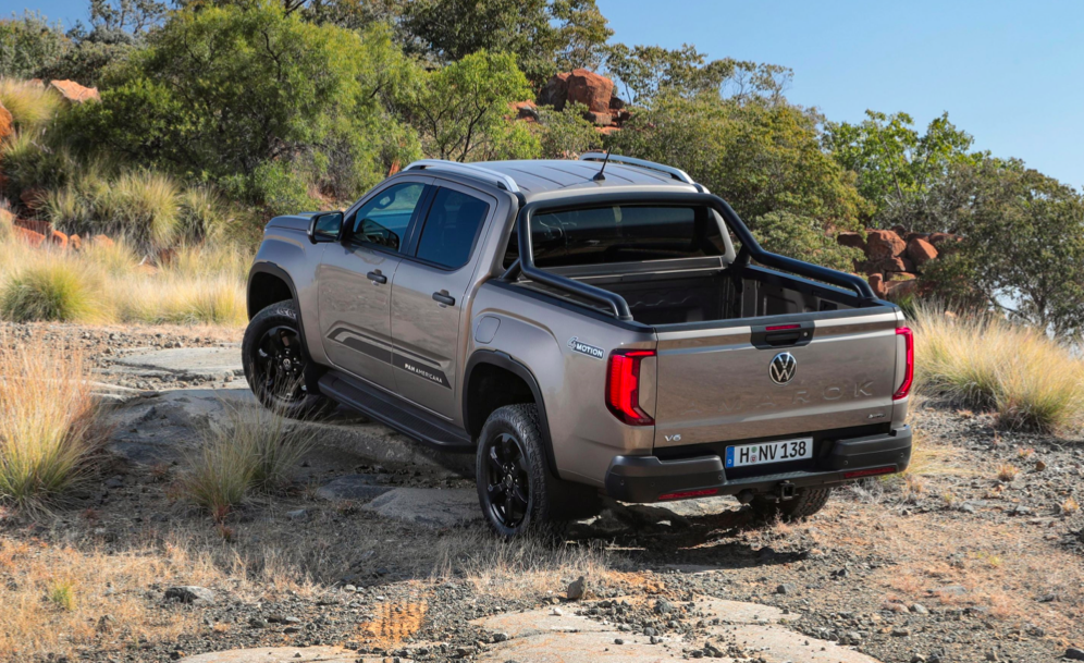 全新大众皮卡amarok曝光粗犷外观简洁内饰搭三种动力