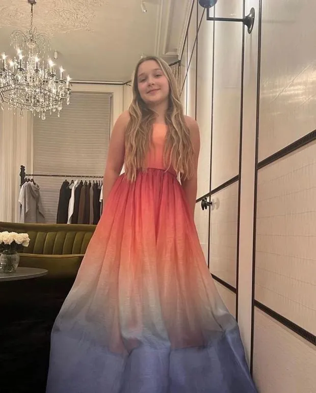 小七被宠成公主11岁生日哥哥们排队送祝福,她穿碎花裙胖乎乎超萌休闲区蓝鸢梦想 - Www.slyday.coM 小七被宠成公主11岁生日哥哥们排队送祝福,她穿碎花裙胖乎乎超萌休闲区蓝鸢梦想 - Www.slyday.coM