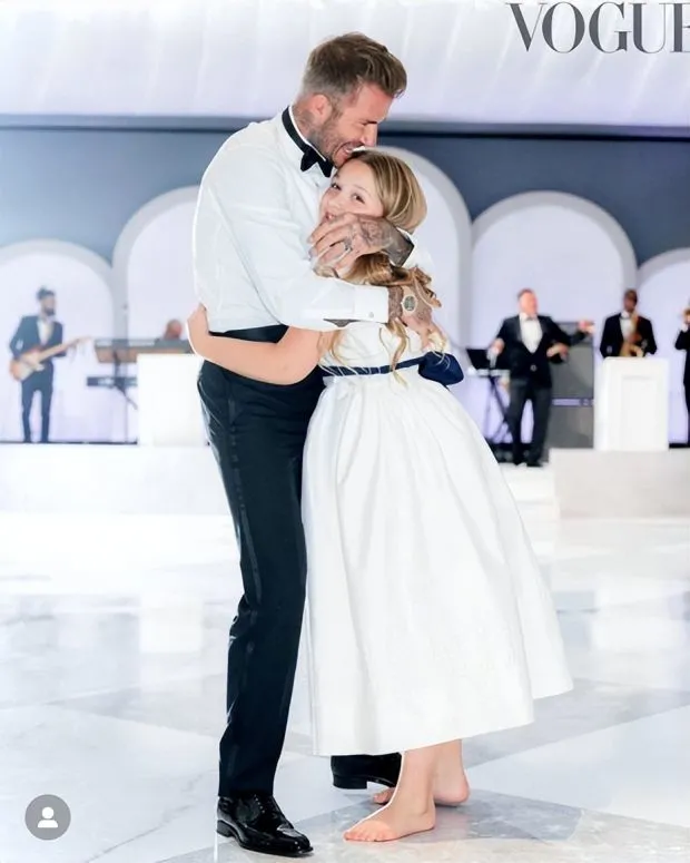 小七被宠成公主11岁生日哥哥们排队送祝福,她穿碎花裙胖乎乎超萌休闲区蓝鸢梦想 - Www.slyday.coM 小七被宠成公主11岁生日哥哥们排队送祝福,她穿碎花裙胖乎乎超萌休闲区蓝鸢梦想 - Www.slyday.coM