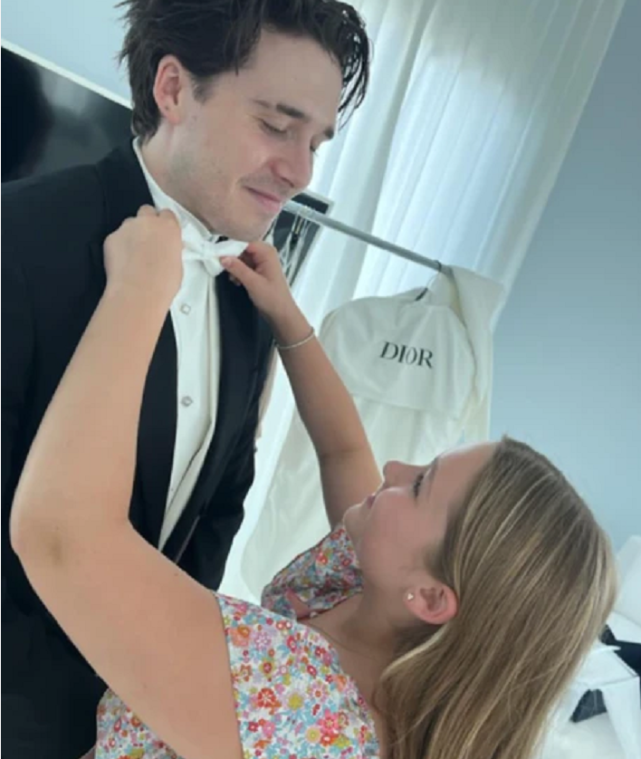 小七被宠成公主11岁生日哥哥们排队送祝福,她穿碎花裙胖乎乎超萌休闲区蓝鸢梦想 - Www.slyday.coM 小七被宠成公主11岁生日哥哥们排队送祝福,她穿碎花裙胖乎乎超萌休闲区蓝鸢梦想 - Www.slyday.coM