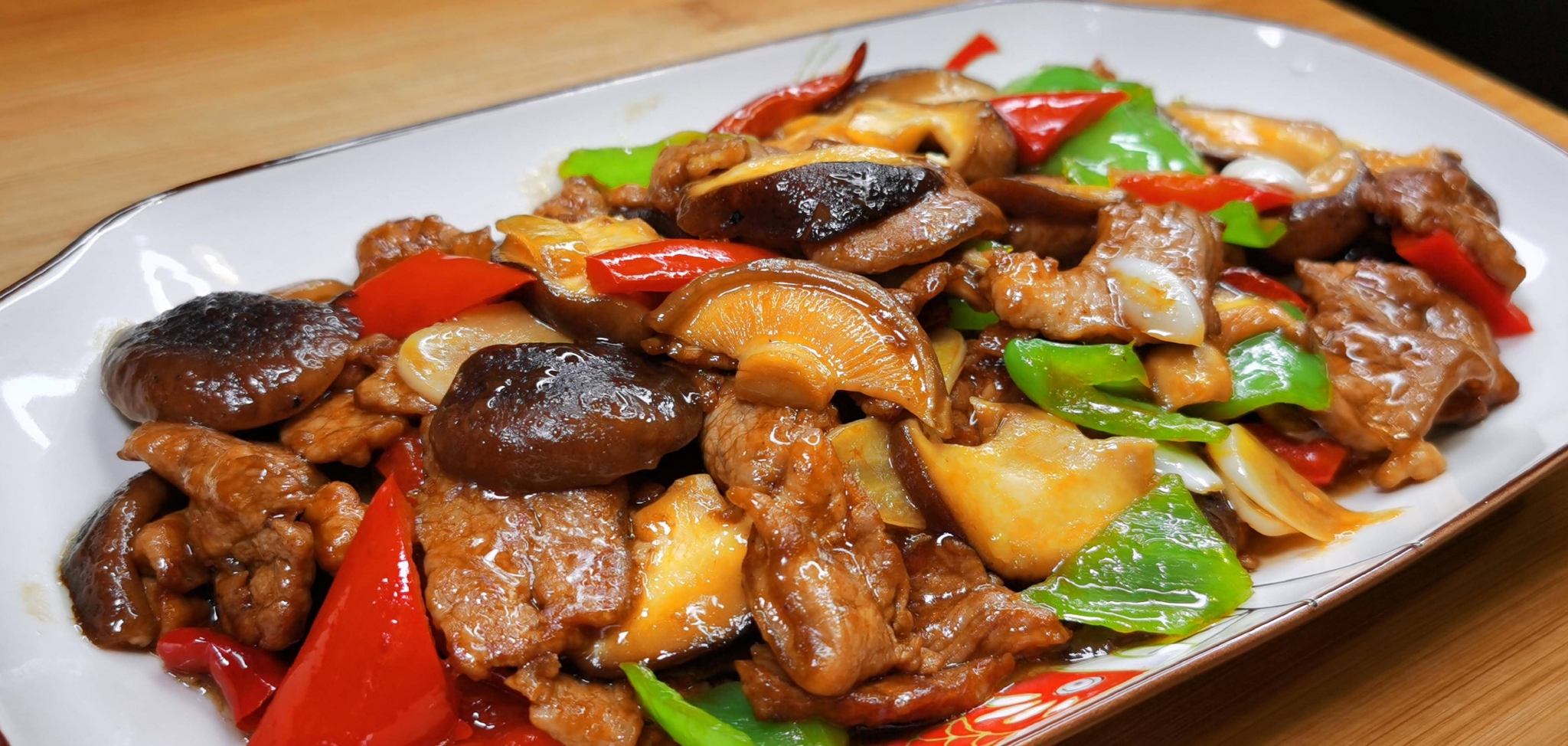 香菇和肉一块炒,做出鲜香下饭的家常菜,营养味美|香菇|瘦肉|家常菜_新