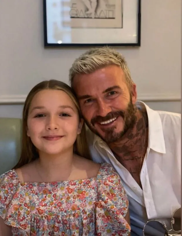 小七被宠成公主11岁生日哥哥们排队送祝福,她穿碎花裙胖乎乎超萌休闲区蓝鸢梦想 - Www.slyday.coM 小七被宠成公主11岁生日哥哥们排队送祝福,她穿碎花裙胖乎乎超萌休闲区蓝鸢梦想 - Www.slyday.coM